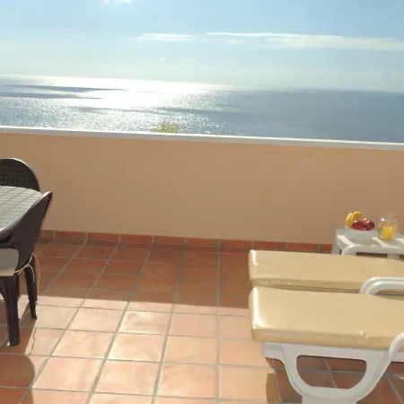 Romantic Retreat With Marine View Apartment