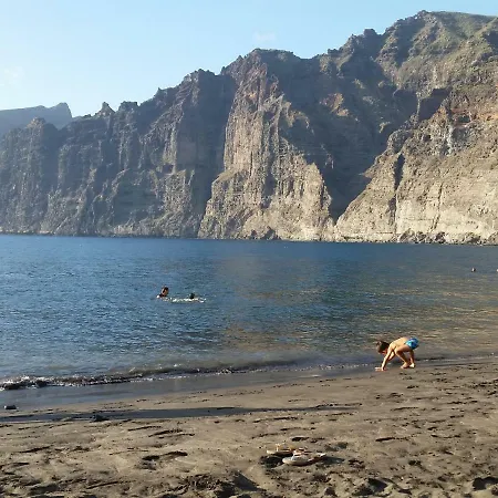 Апартаменты Romantic Retreat With Marine View