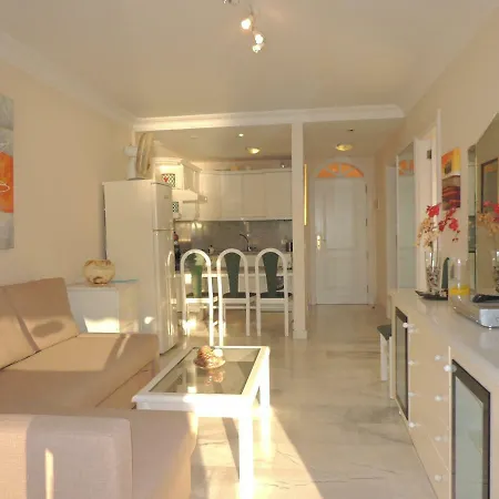 Apartment Romantic Retreat With Marine View